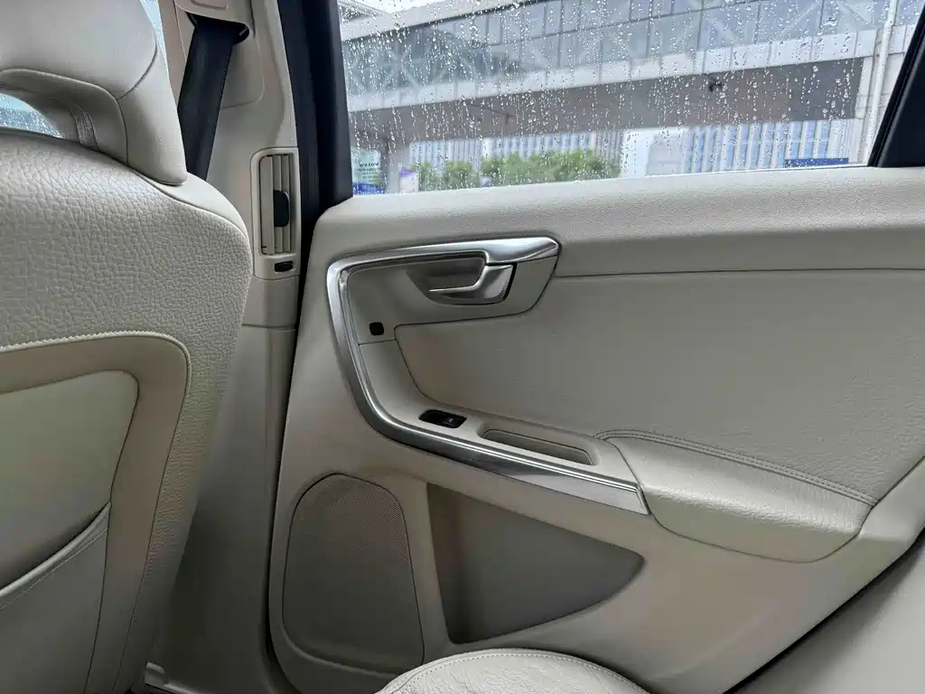 Volvo S60 (Import) — миниатюра 22