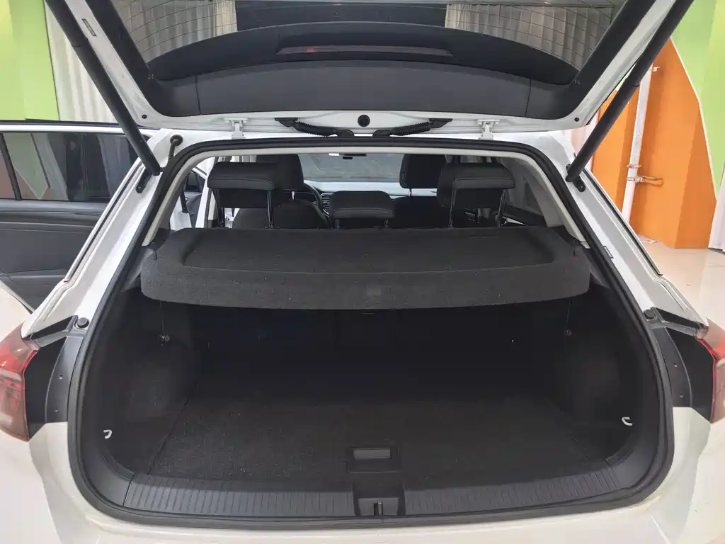 VOLKSWAGEN T ROC EXPLORING SONGS