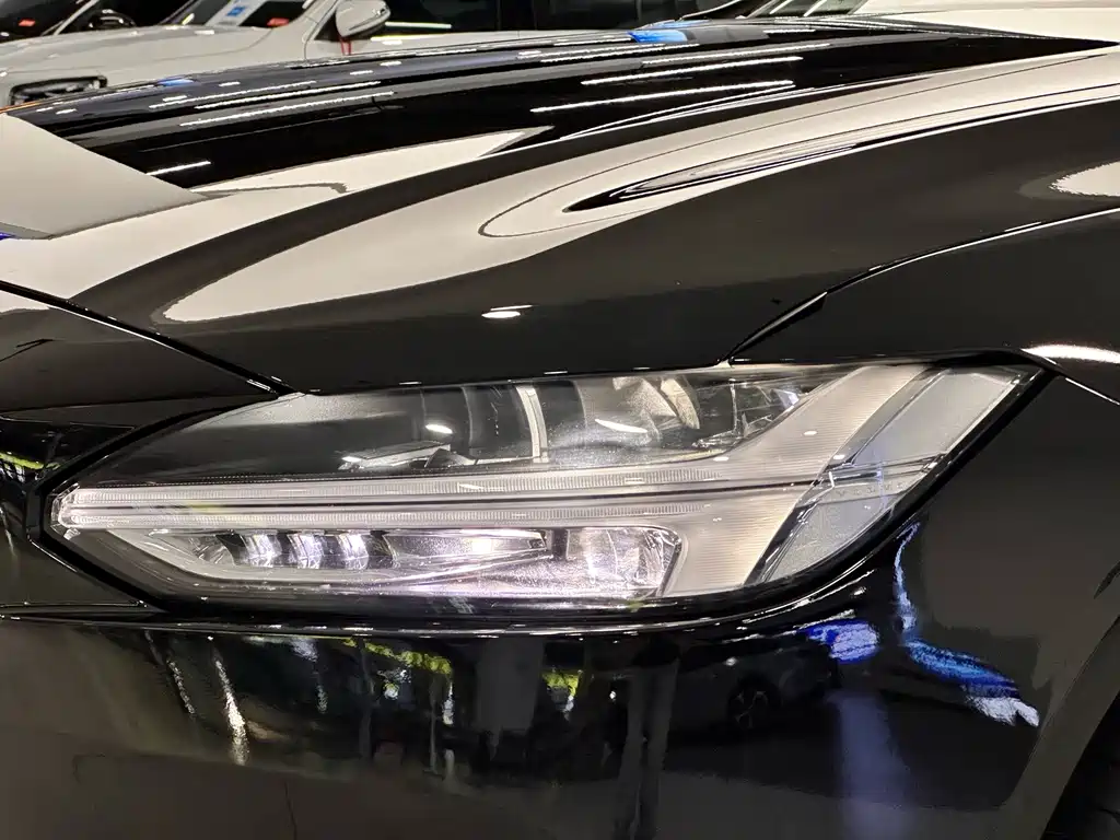 Volvo S90 PHEV — миниатюра 6