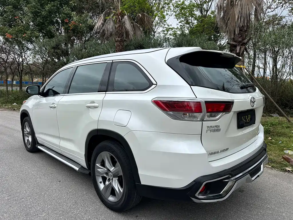 TOYOTA HIGHLANDER