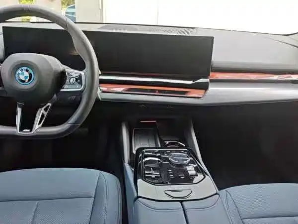 BMW i5 — миниатюра 6