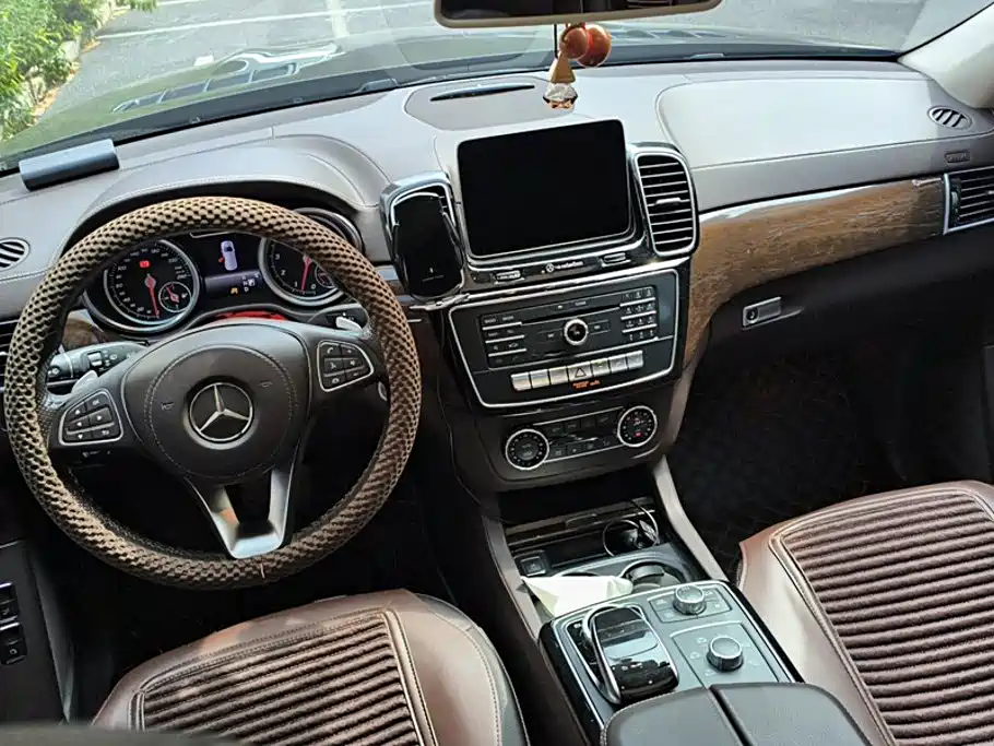 Mercedes-Benz GLS — миниатюра 12