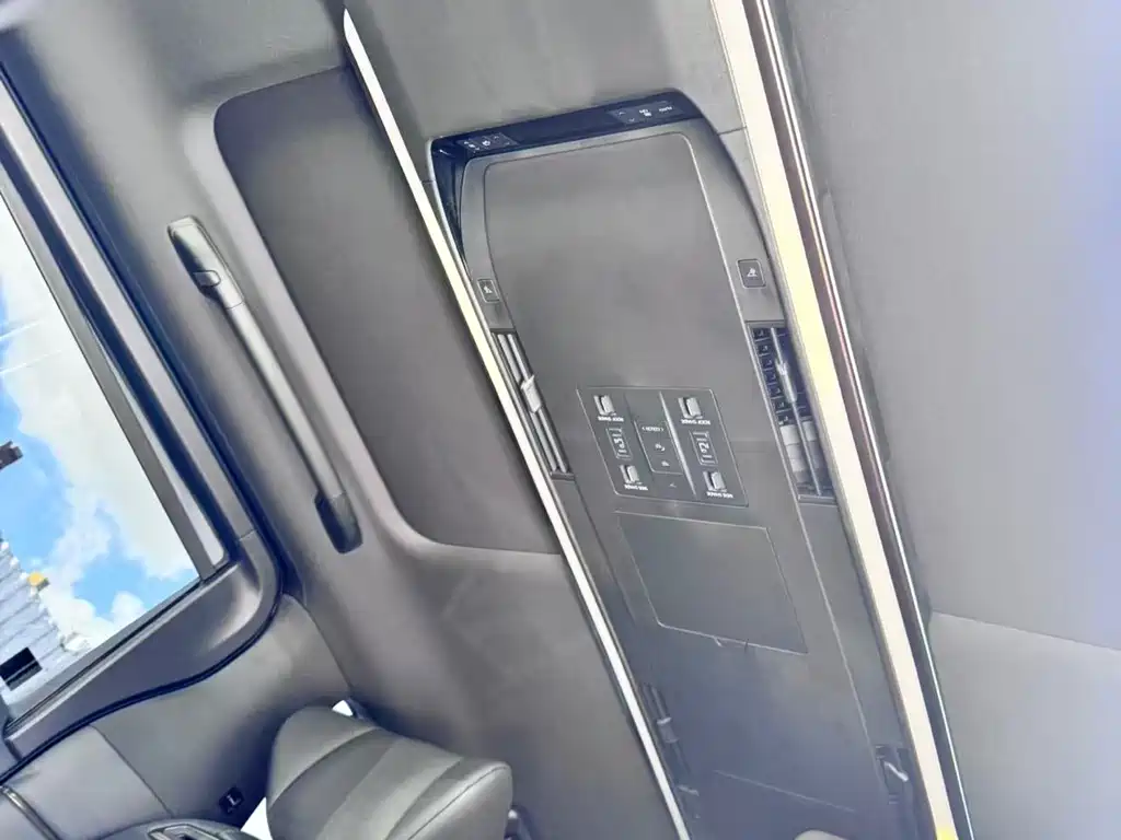 Toyota Alphard 2025 2.5L Luxury