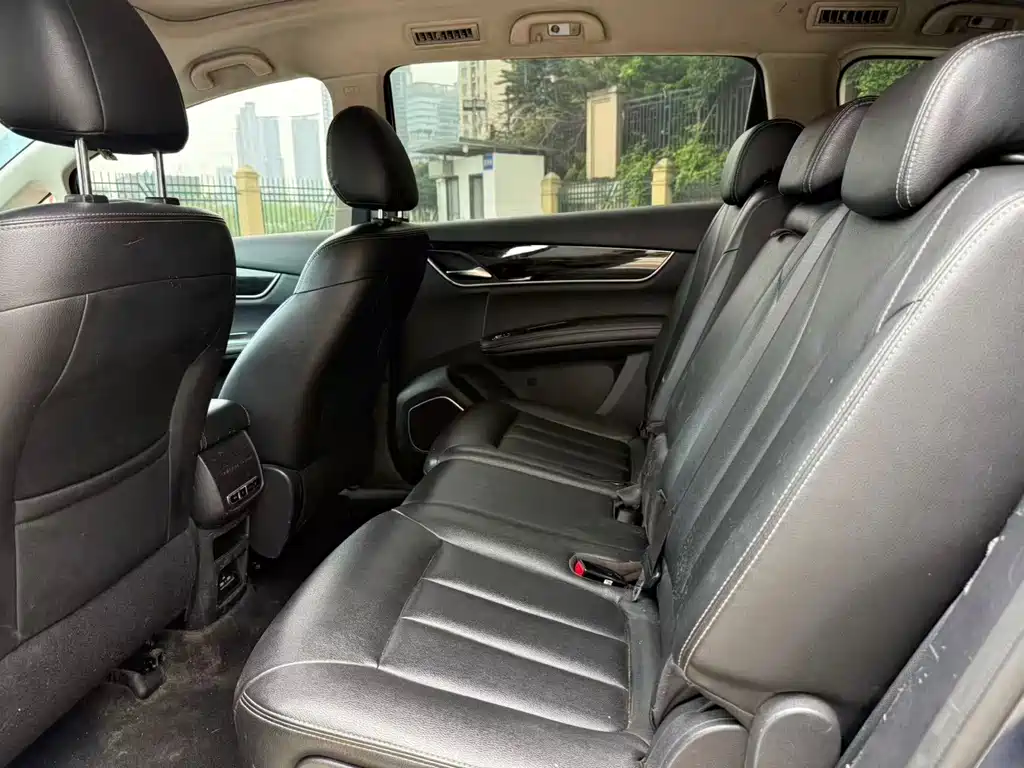 BYD MAX — миниатюра 10