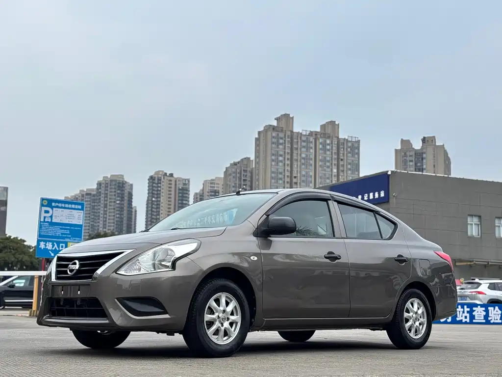 Nissan Sunny 2015