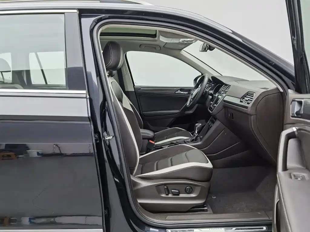 Volkswagen Tiguan L — миниатюра 23