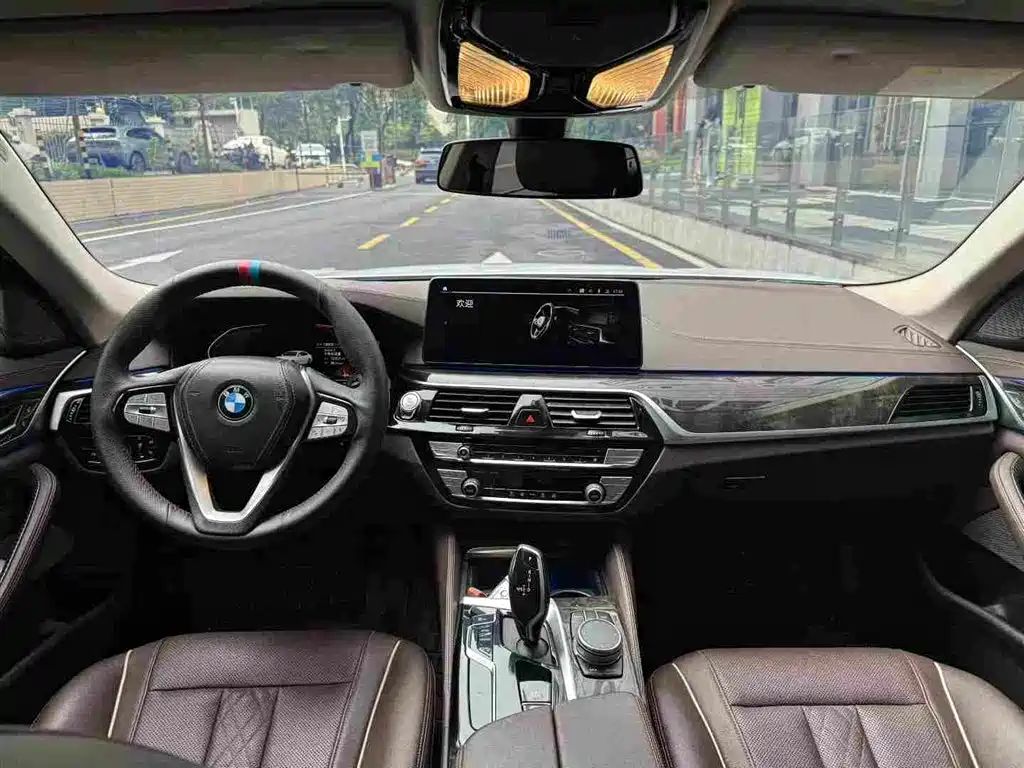 BMW 5 Series — миниатюра 7