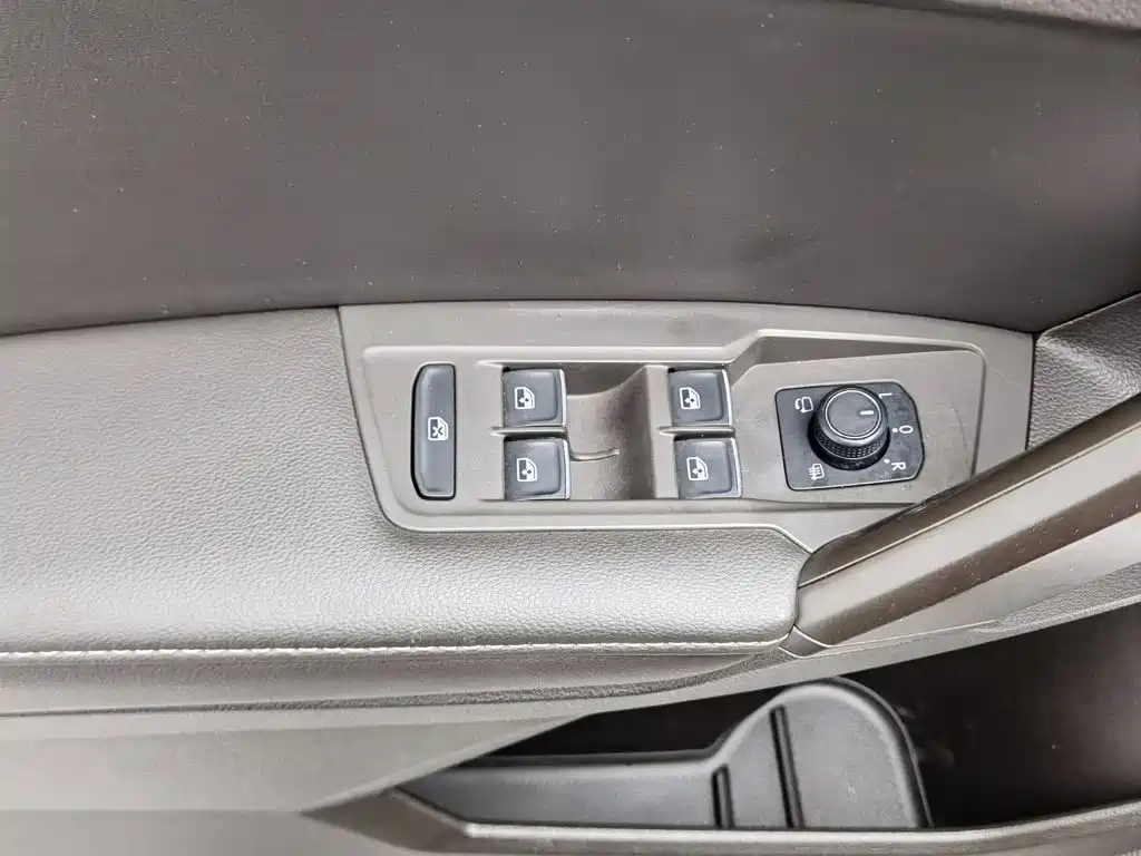 Volkswagen Tiguan L — миниатюра 9