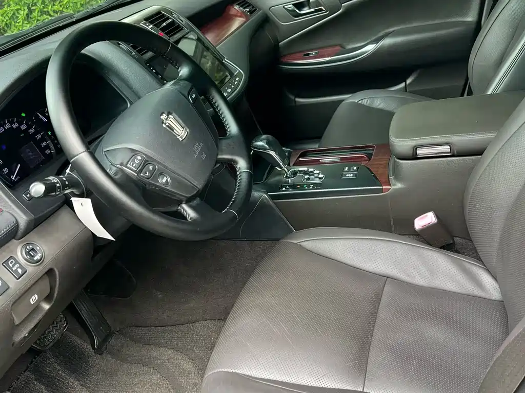 Toyota Crown 2010 2.5L Royal