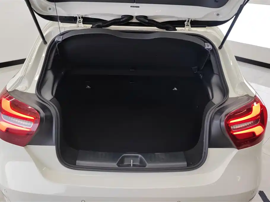 MERCEDES-BENZ  A CLASS