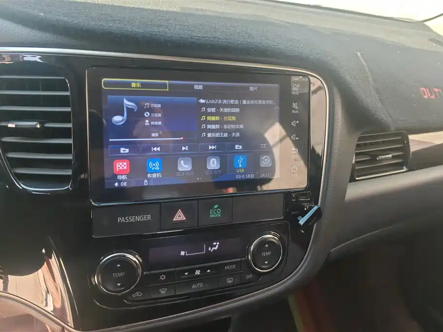 MITSUBISHI OUTLANDER