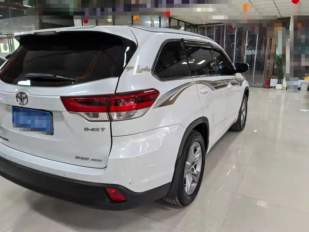 TOYOTA HIGHLANDER