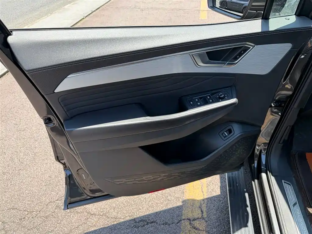 Volkswagen Viloran 2022 530TSI Flagship Pro 6 мест