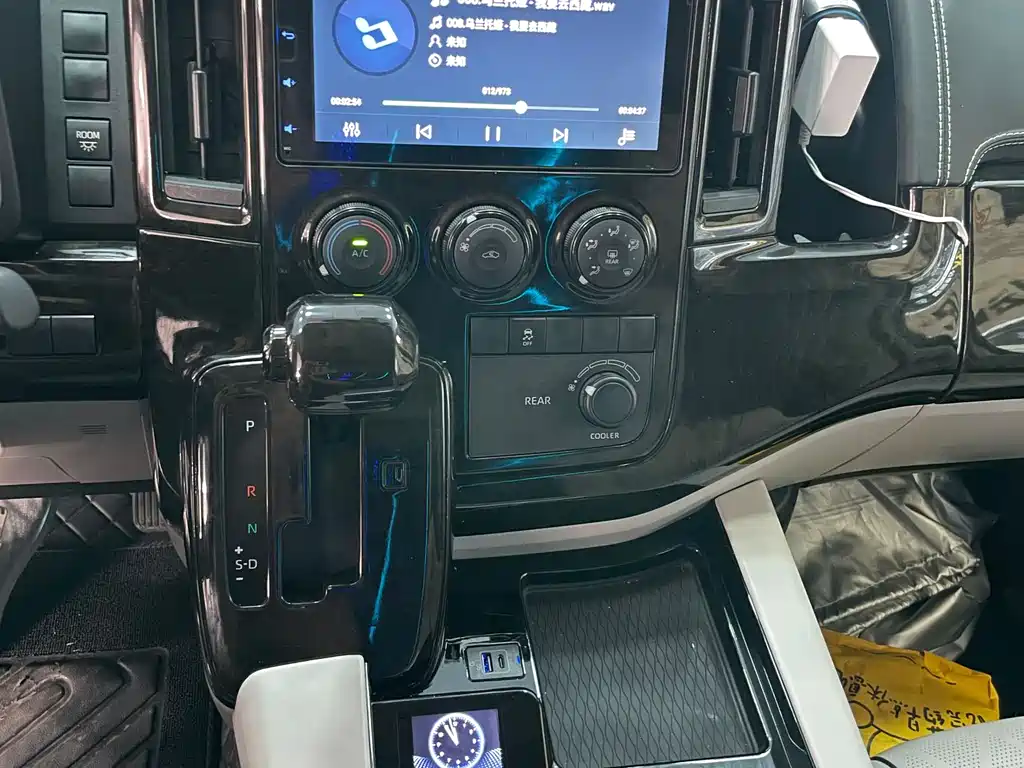 Toyota HiAce 2022 3.5L