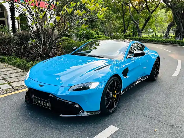 ASTON MARTIN V8 VANTAGE 2020