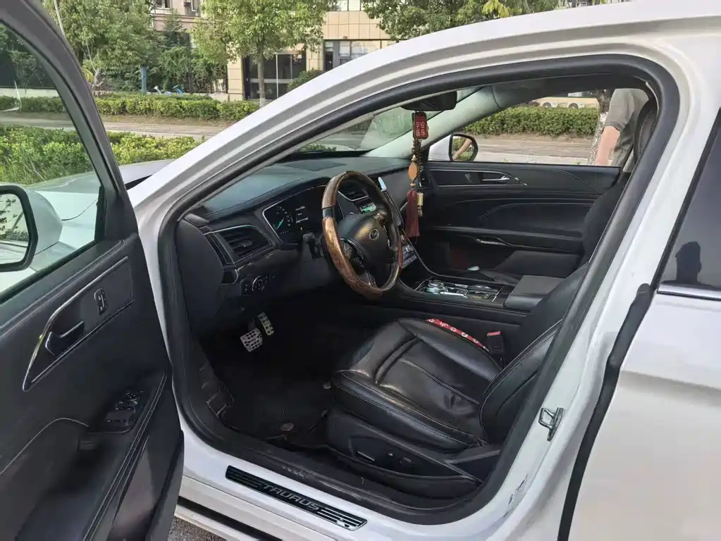 Ford Taurus — миниатюра 8