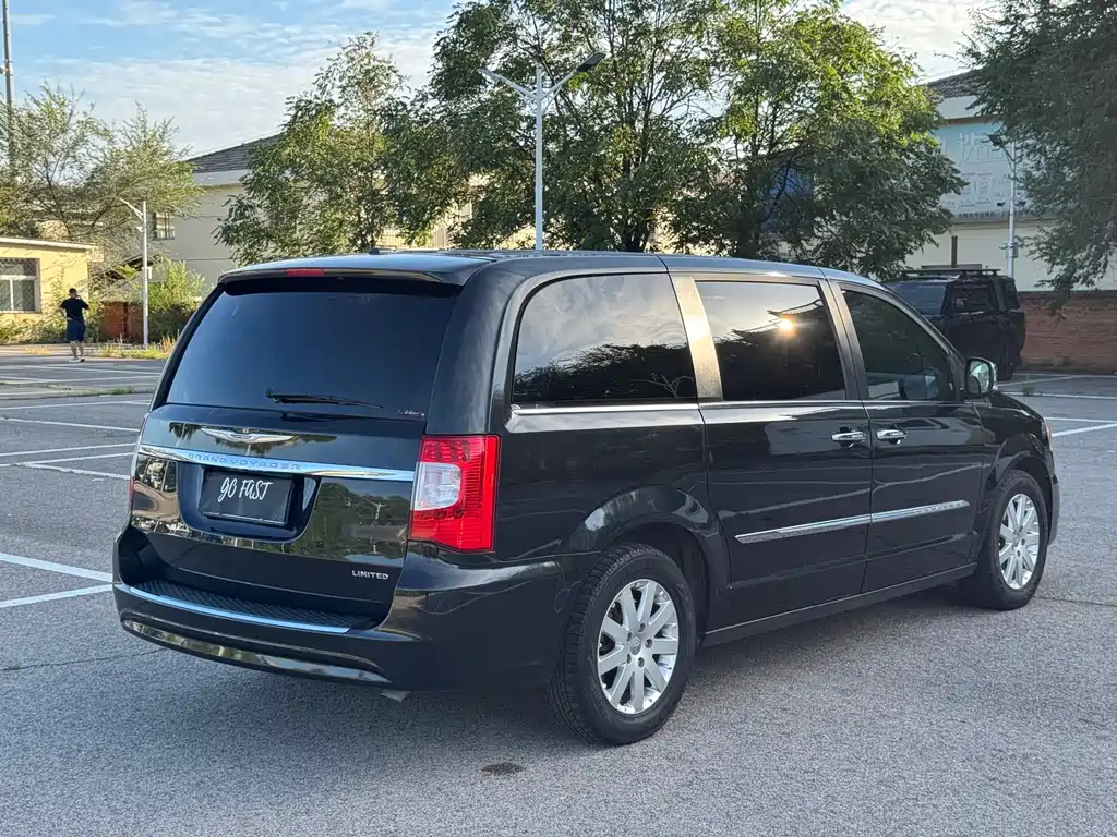 Chrysler Grand Voyager (Import) — миниатюра 6