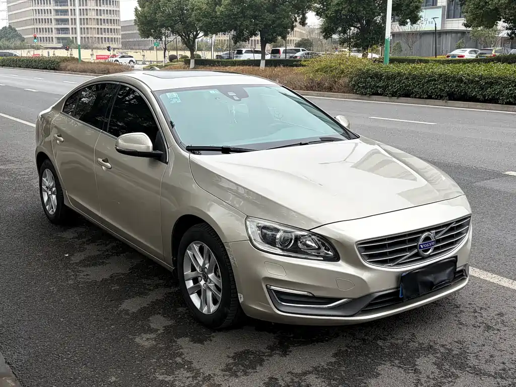 VOLVO S60