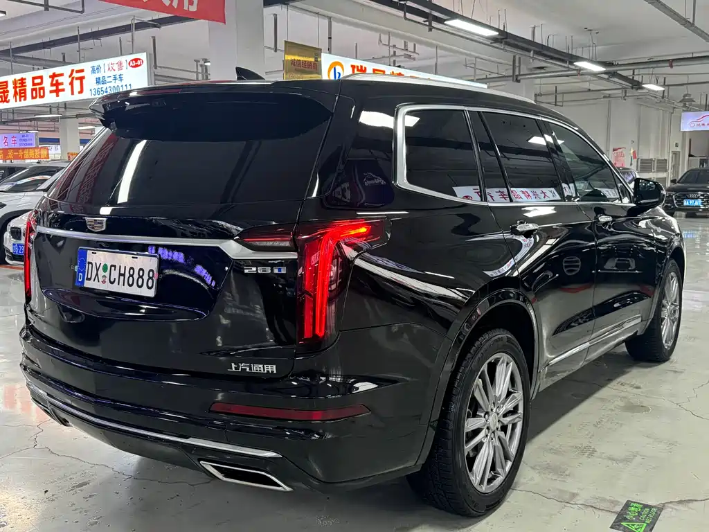 CADILLAC XT6