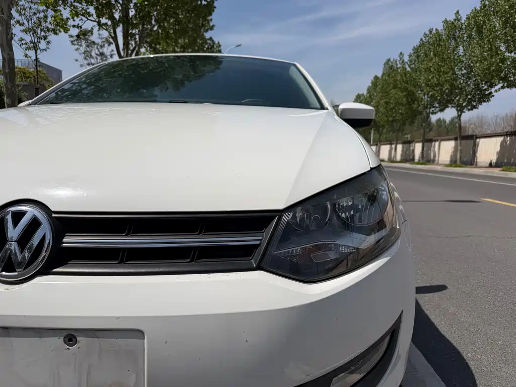 Volkswagen Polo 2013 1.4L AT Comfort