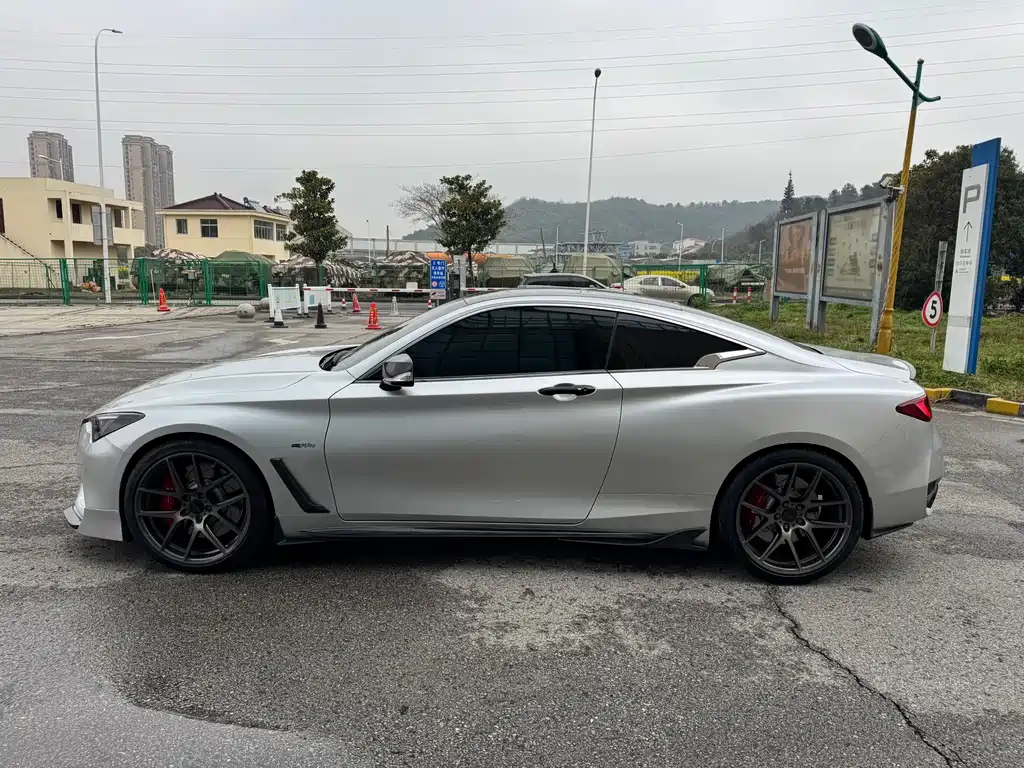 INFINITI Q60