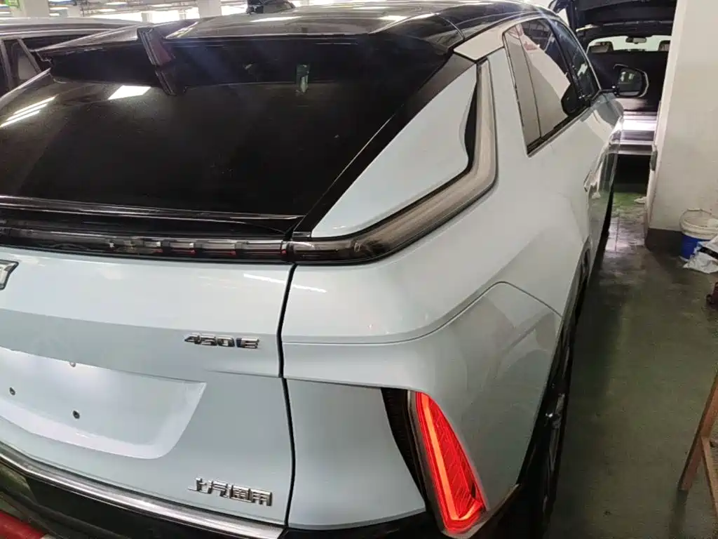 Cadillac Lyriq — миниатюра 8