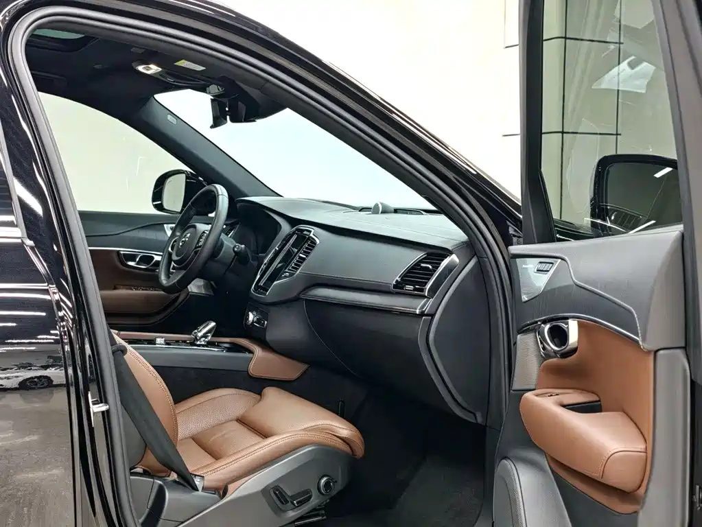 Volvo XC90 2021 B6 Luxury 7 мест