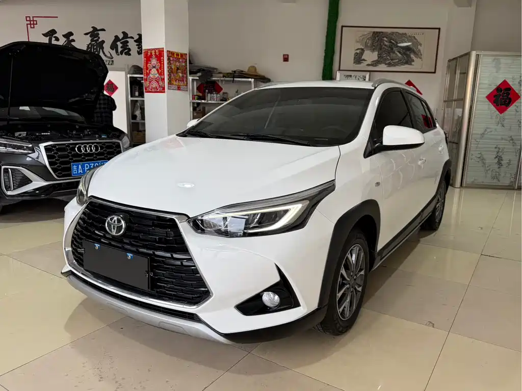 Toyota Yaris L 2023