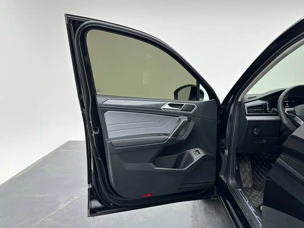 Volkswagen Tiguan L PHEV — миниатюра 11