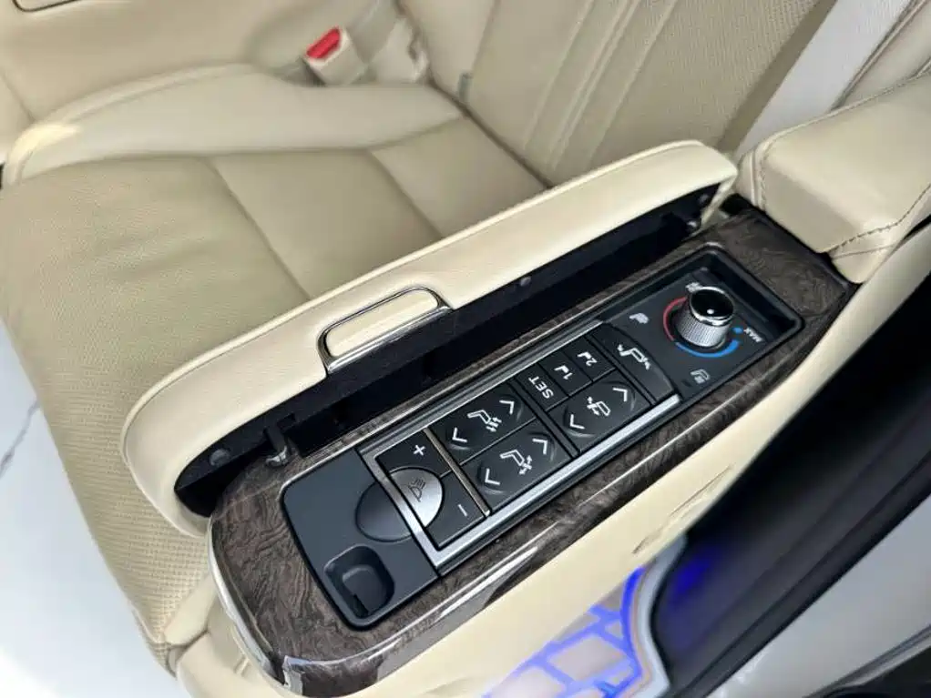 Toyota Alphard — миниатюра 5