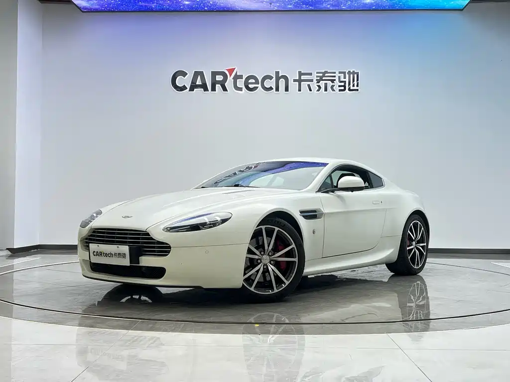 Aston Martin V8 Vantage 2012