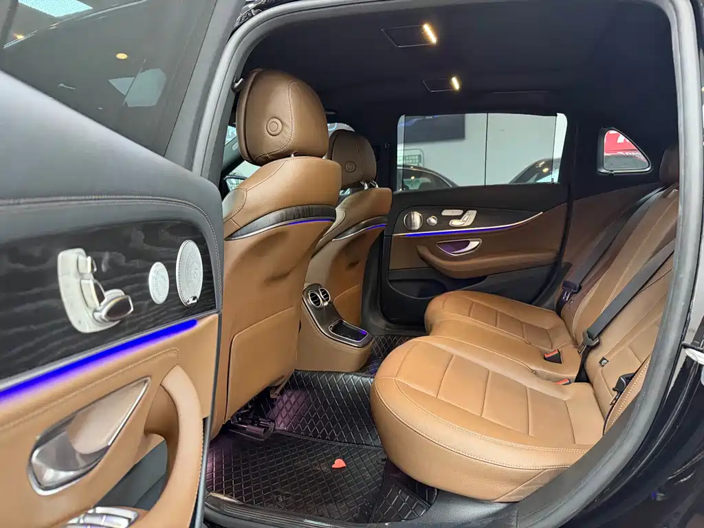 Mercedes-Benz E-Class — миниатюра 7