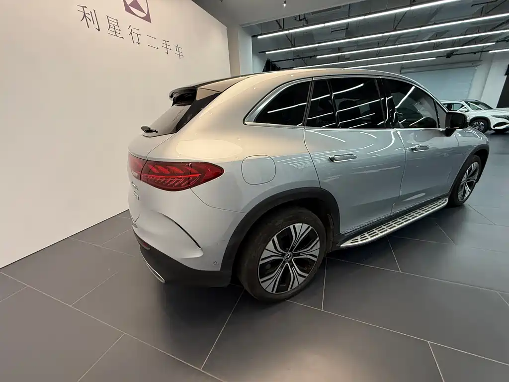 Mercedes-Benz EQE SUV — миниатюра 6