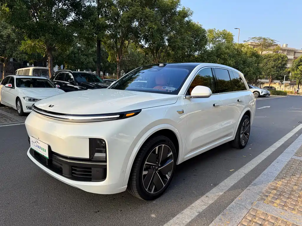 Li Auto Li L8 2025