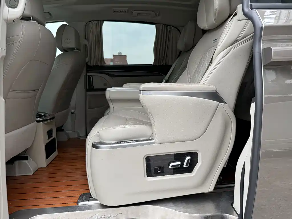 Buick GL8 — миниатюра 12