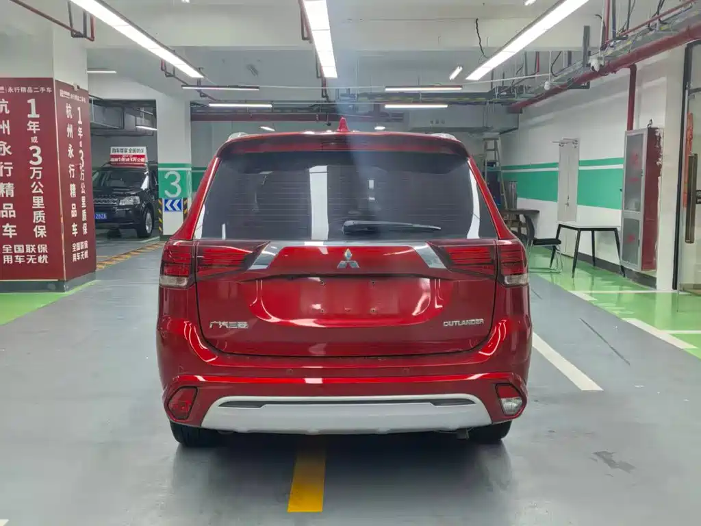 MITSUBISHI OUTLANDER