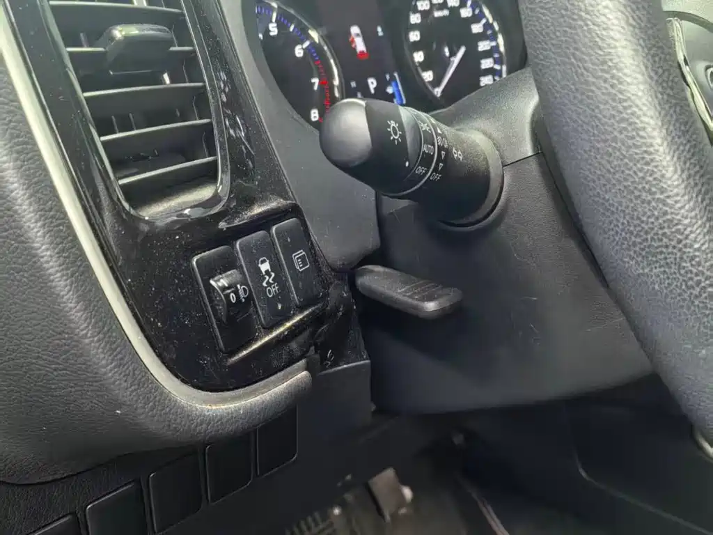 MITSUBISHI OUTLANDER