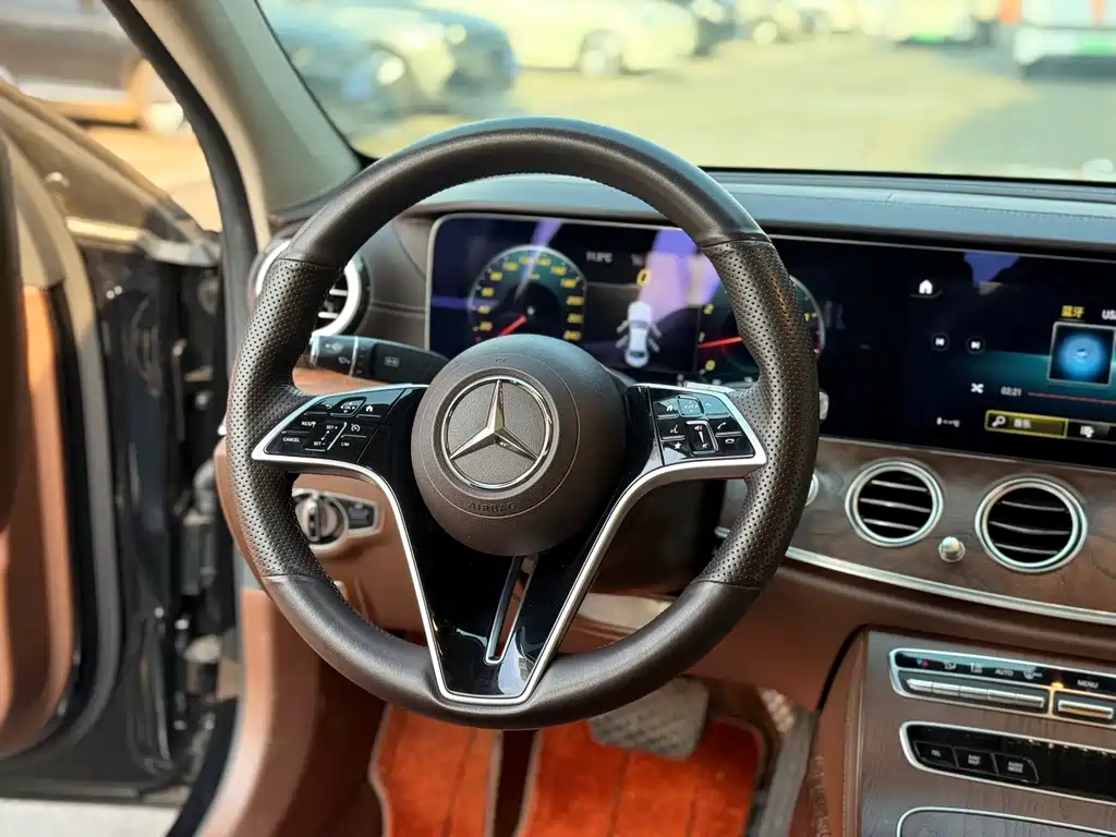 MERCEDES-BENZ E CLASS