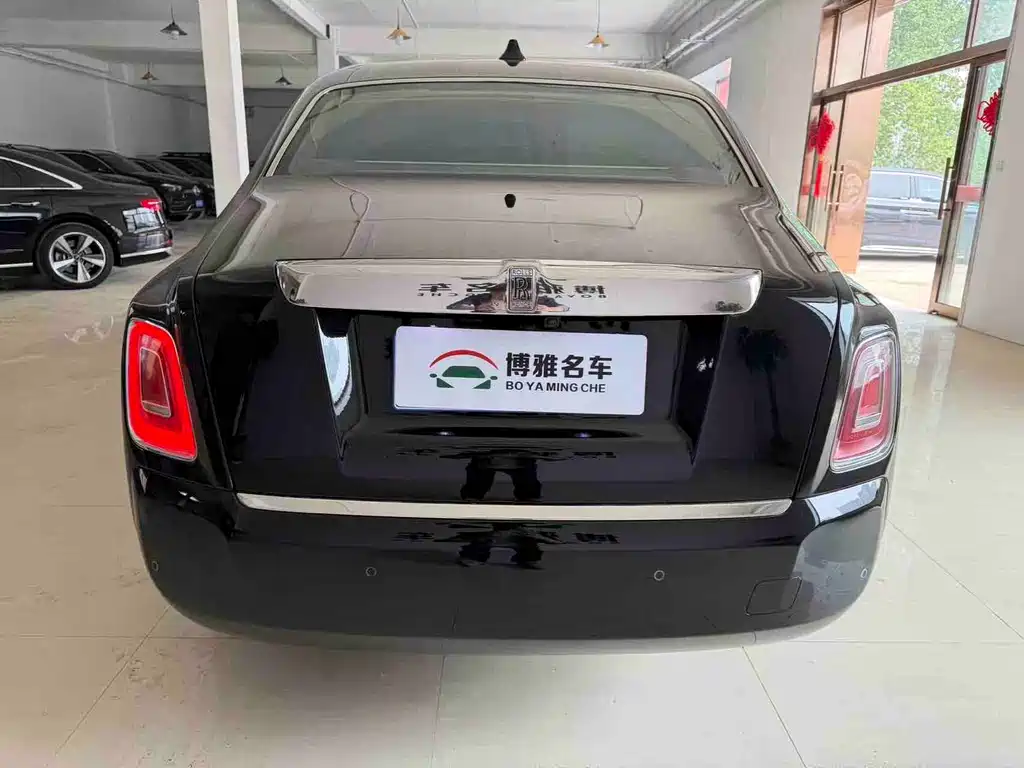 Rolls-Royce Phantom 6.7T Standard Wheelbase Edition, фото 4