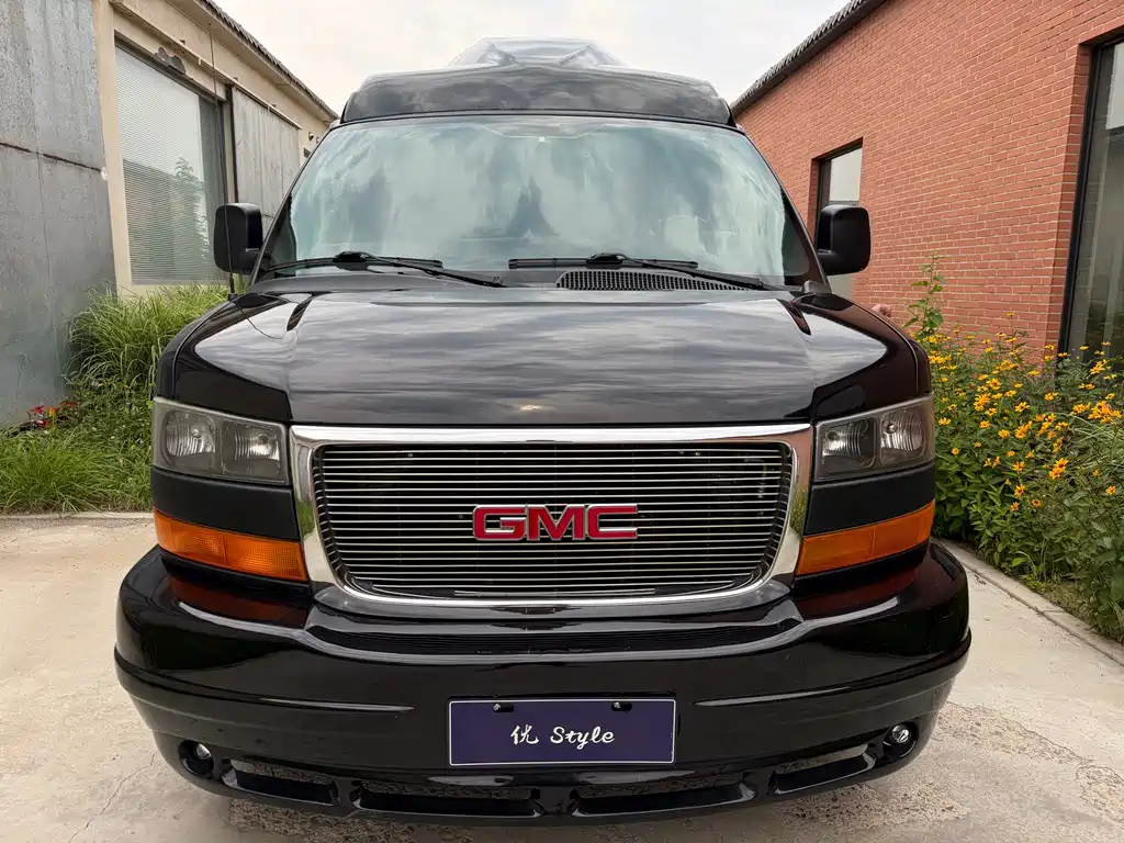 GMC Savana 2011 6.0L 7 мест