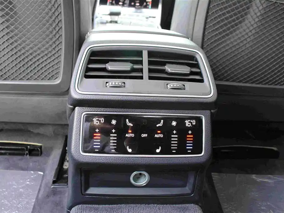 Audi A6L — миниатюра 12