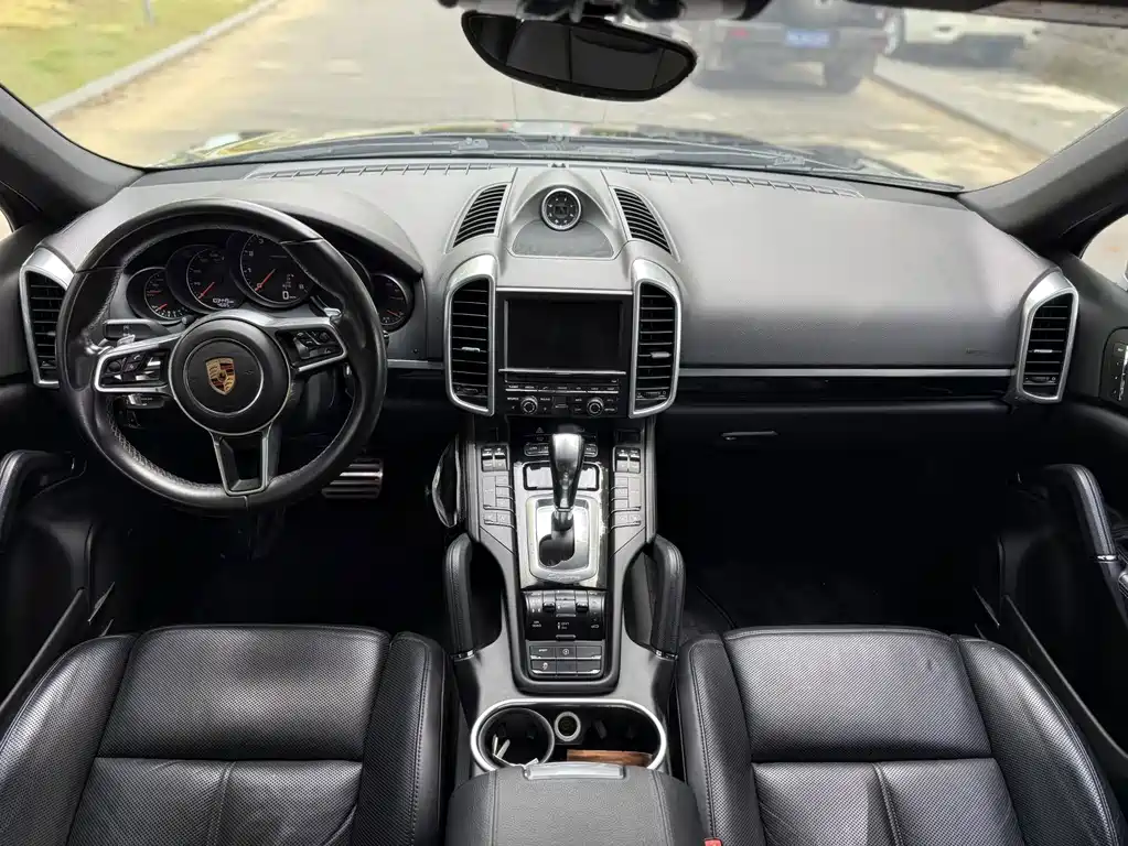 Porsche Cayenne — миниатюра 5
