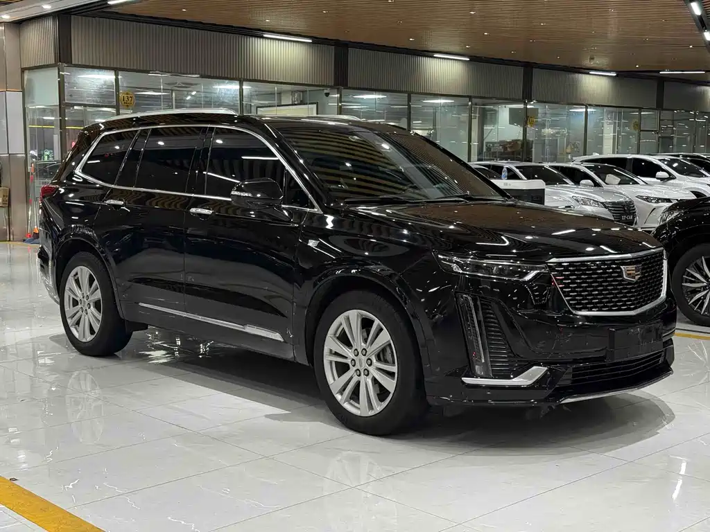 CADILLAC XT6