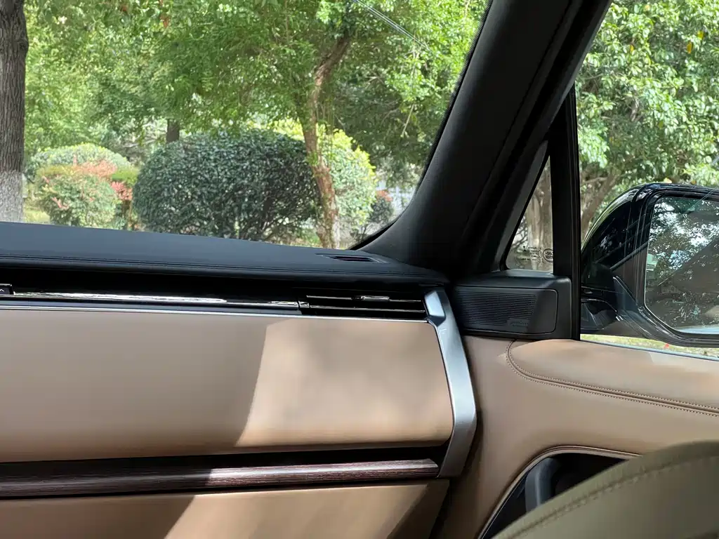 Land Rover Range Rover — миниатюра 18