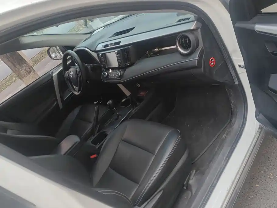 Toyota RAV4 — миниатюра 8