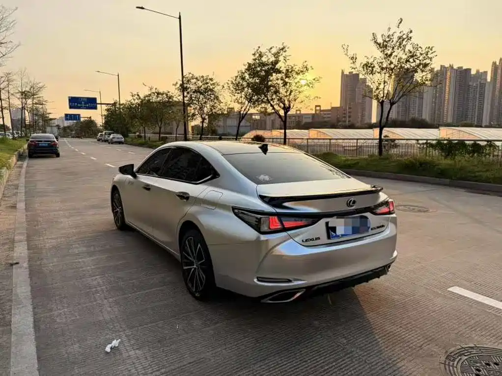 Lexus ES — миниатюра 4