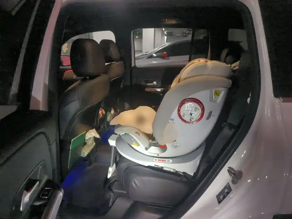 Mercedes-Benz GLB — миниатюра 13