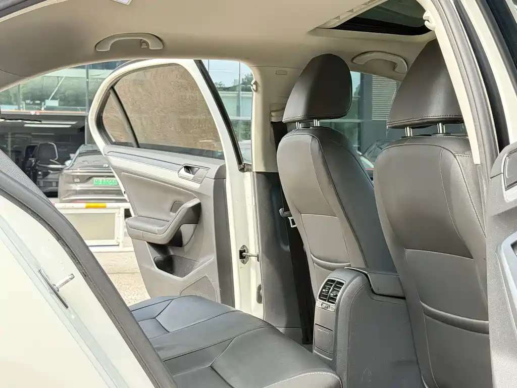 Volkswagen Sagitar — миниатюра 14