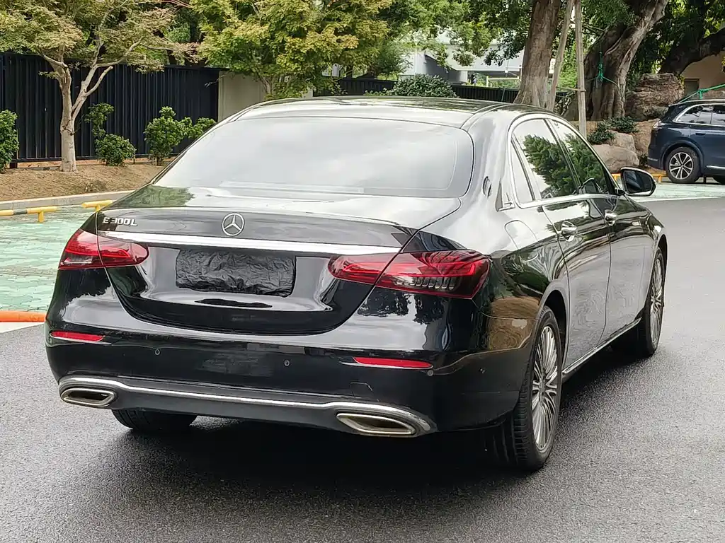 Mercedes-Benz E-Class — миниатюра 17