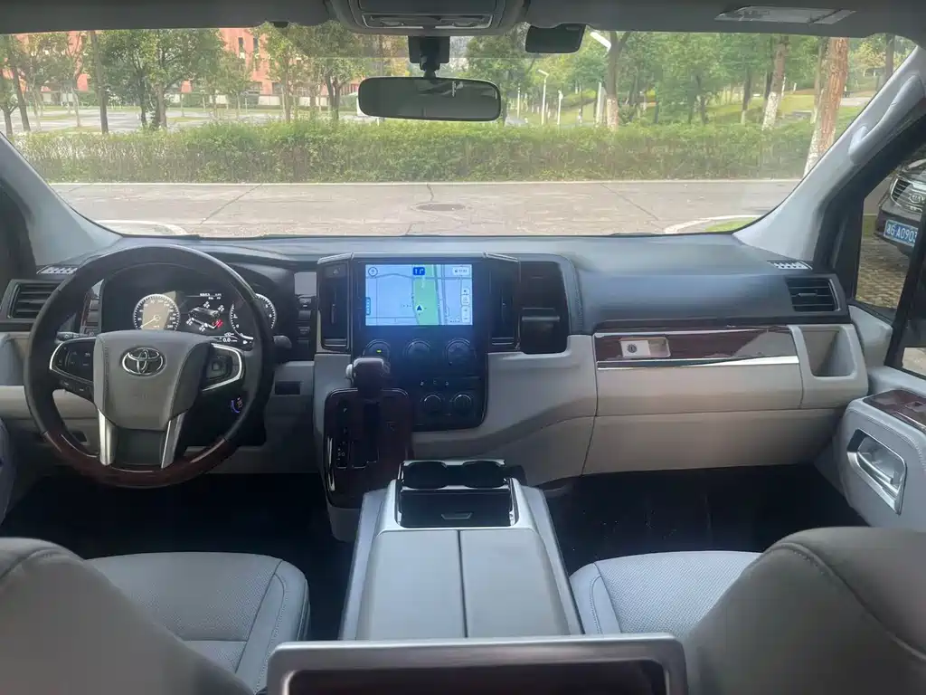 Toyota Hiace — миниатюра 9